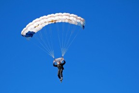 开拓者官方：将杨瀚森下放至发展联盟进行训练，开拓者anthony